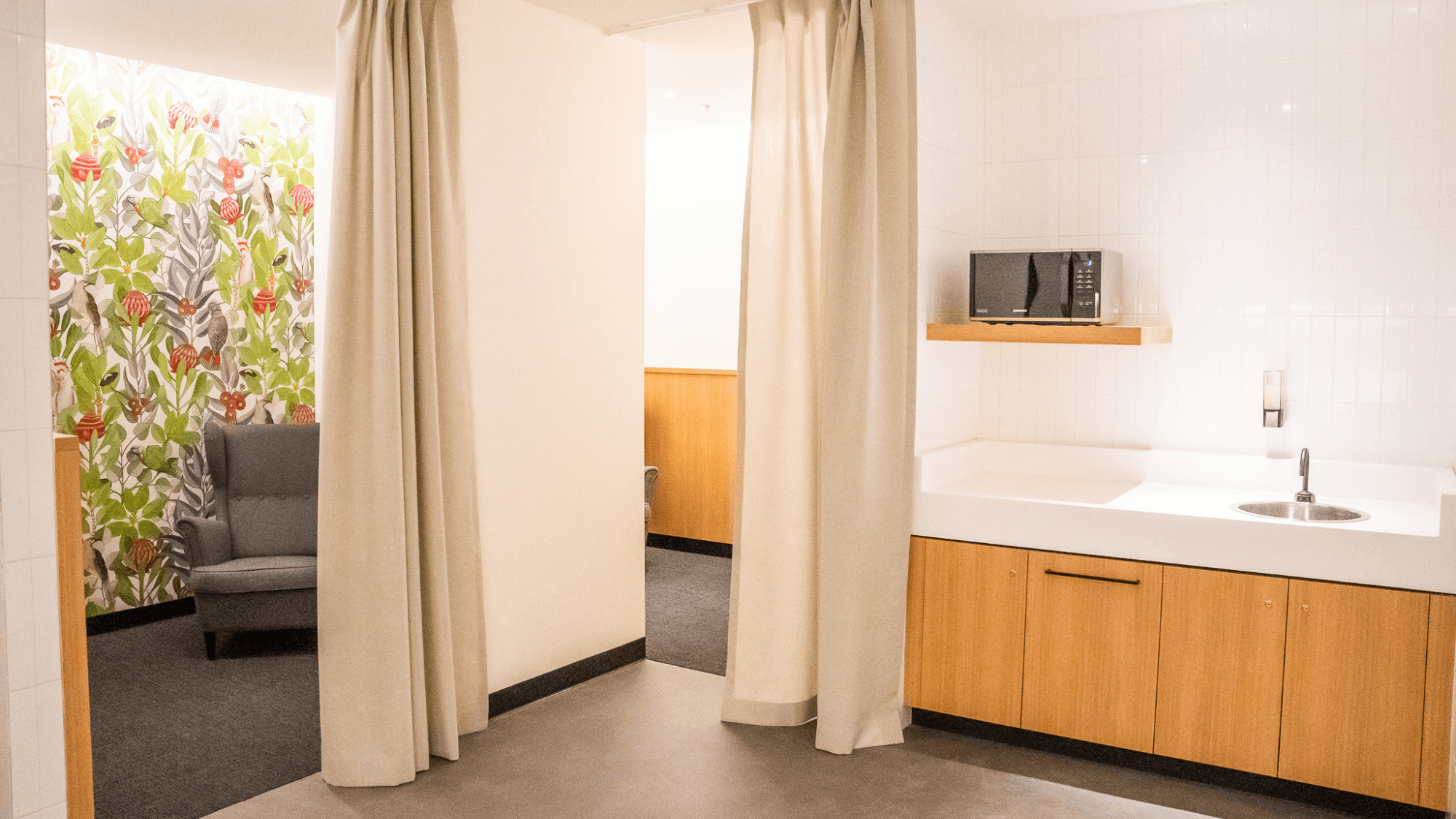 Ed. Square Shopping Parents Room